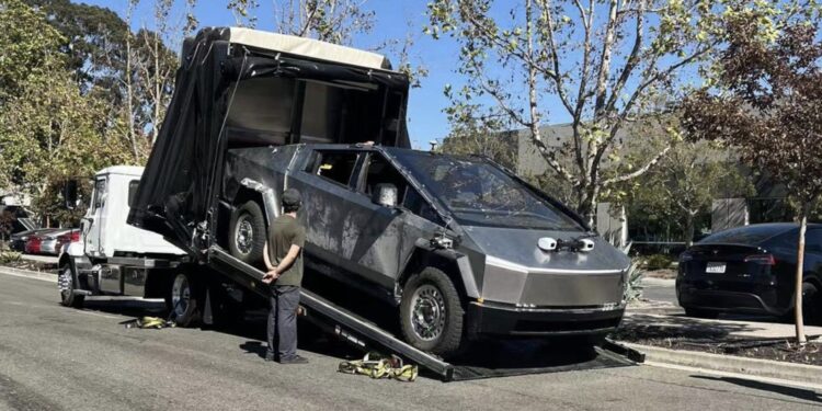 Tesla Semi and Cybertruck Prototypes Equipped with Lidar Sensor Spotted