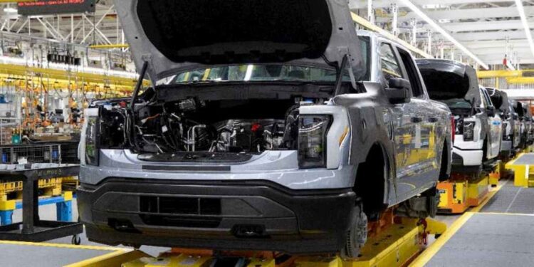 Ford Recalls 18 F-150 Lightnings Due to Battery Issues