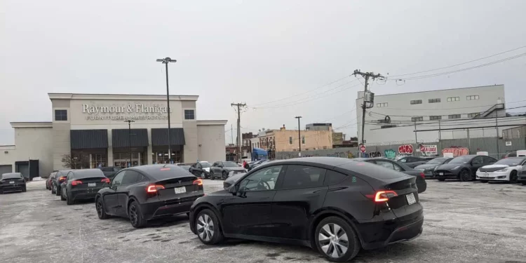 Tesla Drivers Wait 90 Minutes At This New York City Supercharger