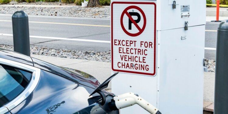 The US govt is fixing and upgrading 4,500 EV charging ports