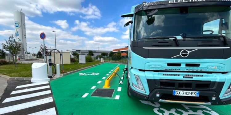 Kempower, Proviridis partner on novel electric semi truck charging solution