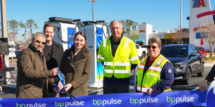 BP celebrates the opening of its first TA DC fast charging hub in Florida